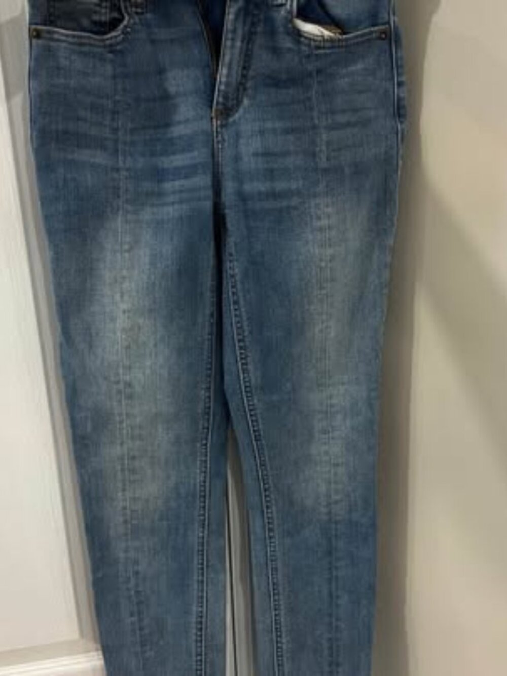 DYNAMITE High-Waisted Jeans - Size 25